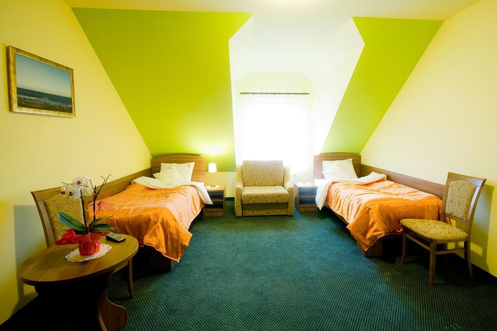 Hotel Gosciniec Horyzont Zemborzyce Tereszynskie Ruang foto