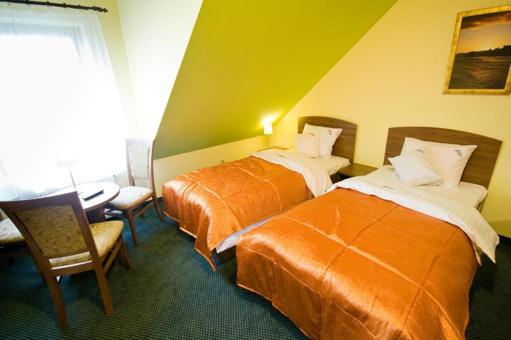 Hotel Gosciniec Horyzont Zemborzyce Tereszynskie Ruang foto