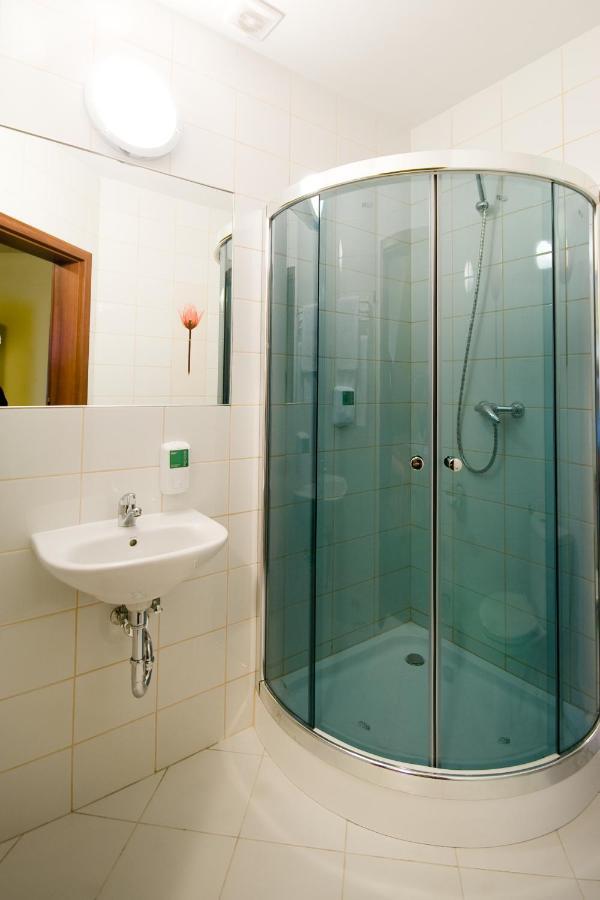 Hotel Gosciniec Horyzont Zemborzyce Tereszynskie Ruang foto