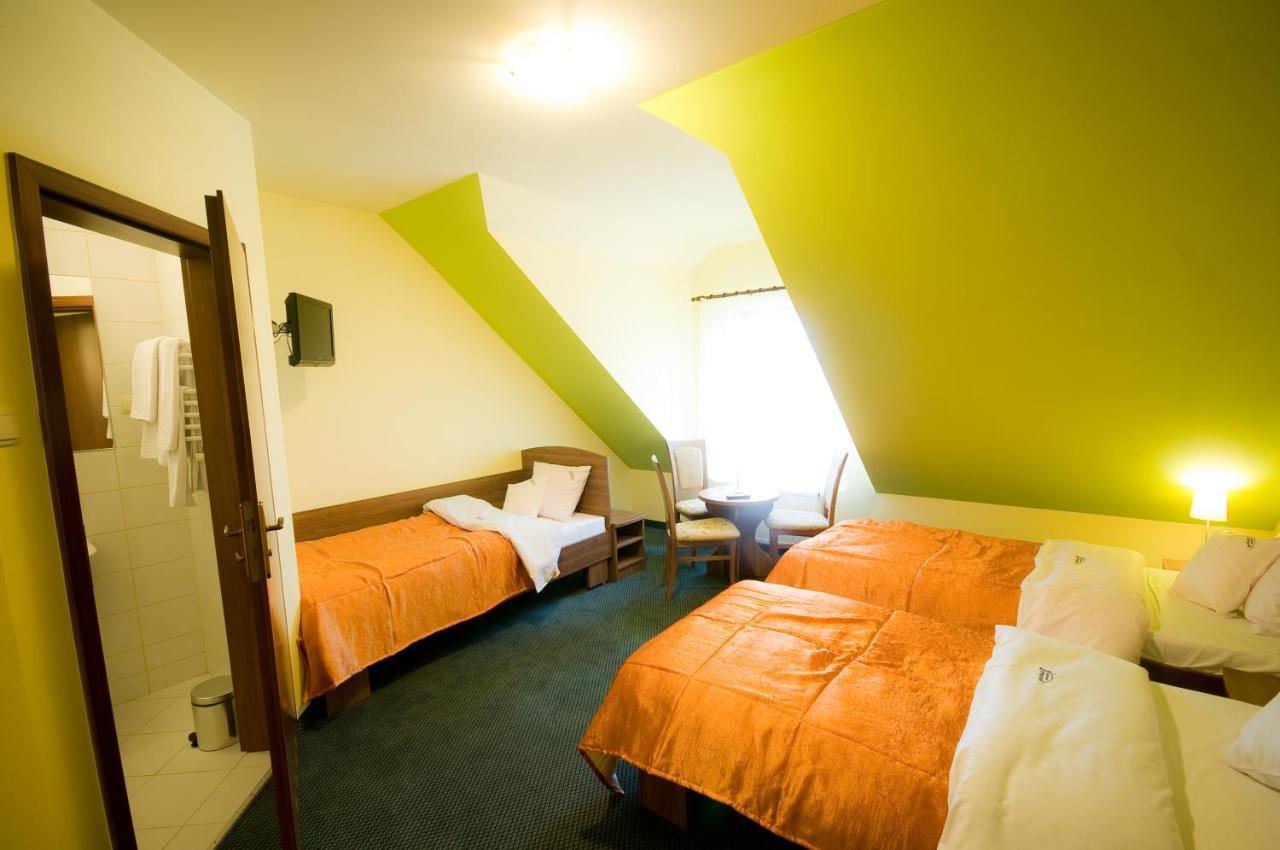 Hotel Gosciniec Horyzont Zemborzyce Tereszynskie Ruang foto
